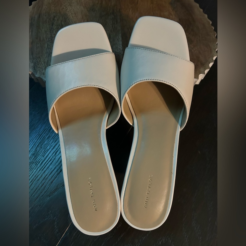 Ann Taylor White Mules with Black Heel - Picture 5 of 7